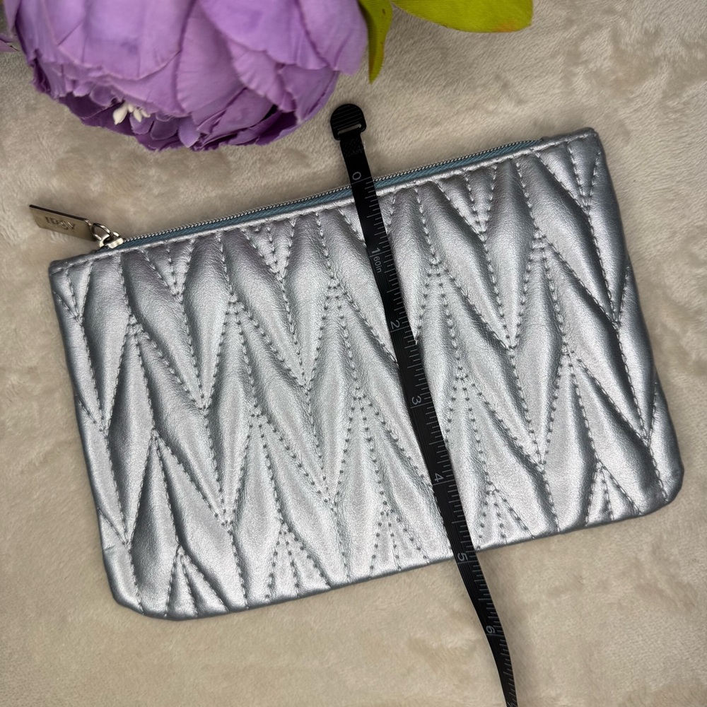3 for $16 - NEW Ipsy Silver Quilted Cosmetic Bag - Picture 11 of 11